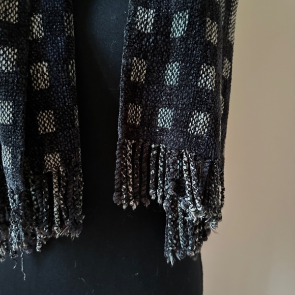 *SQUARA* Black x Gray Plaid Fashion Tassel Scarf - Picture 3 of 4